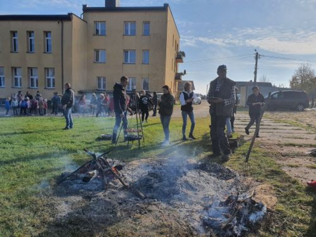 Tradycja pieczenia ziemniaka w Kłucku ciągle żywa [zdjęcia]