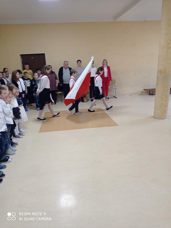 Pieśniami i polonezem uczcili Święto Niepodległości [zdjęcia]