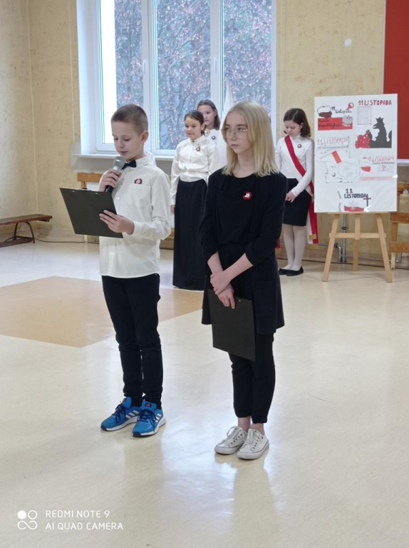 Pieśniami i polonezem uczcili Święto Niepodległości [zdjęcia]