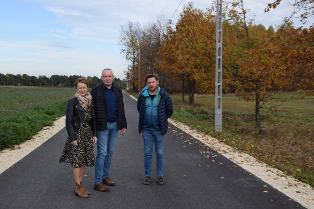 Trzy drogi w gminie Gowarczów przeszły właśnie odbiór [zdjęcia]
