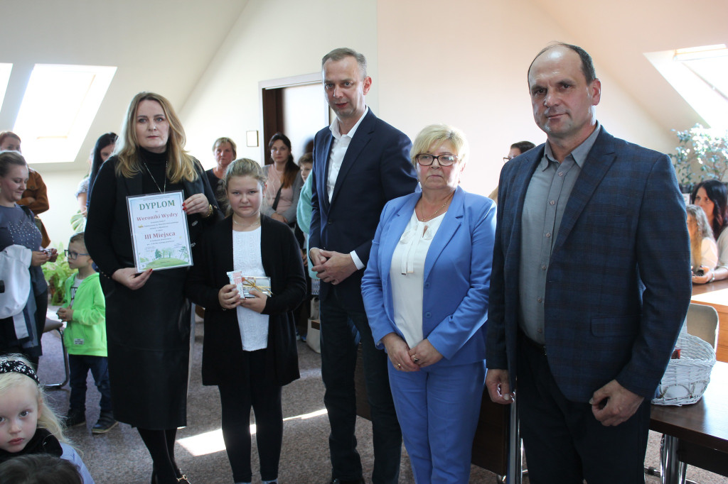 Smyków nagrodził dzieci za proekologiczne prace plastyczne [zdjęcia]