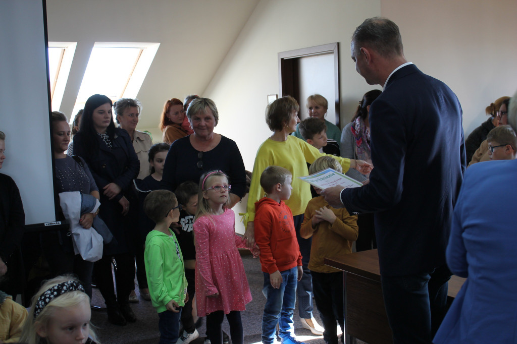 Smyków nagrodził dzieci za proekologiczne prace plastyczne [zdjęcia]
