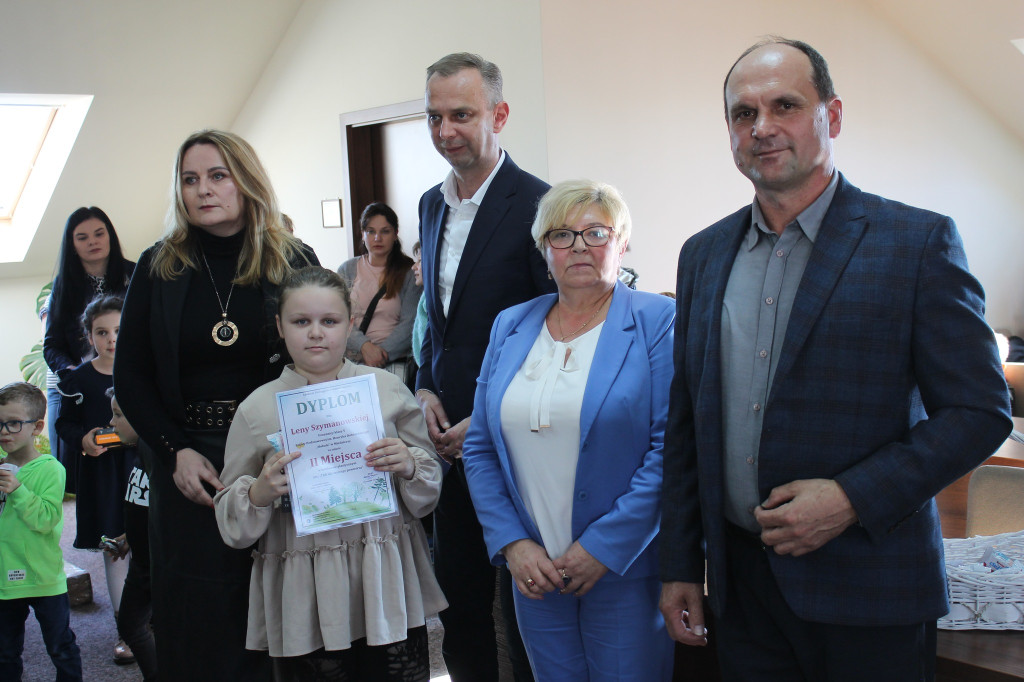 Smyków nagrodził dzieci za proekologiczne prace plastyczne [zdjęcia]