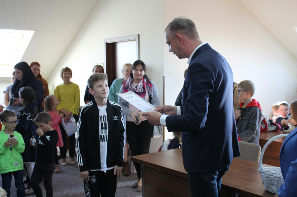 Smyków nagrodził dzieci za proekologiczne prace plastyczne [zdjęcia]