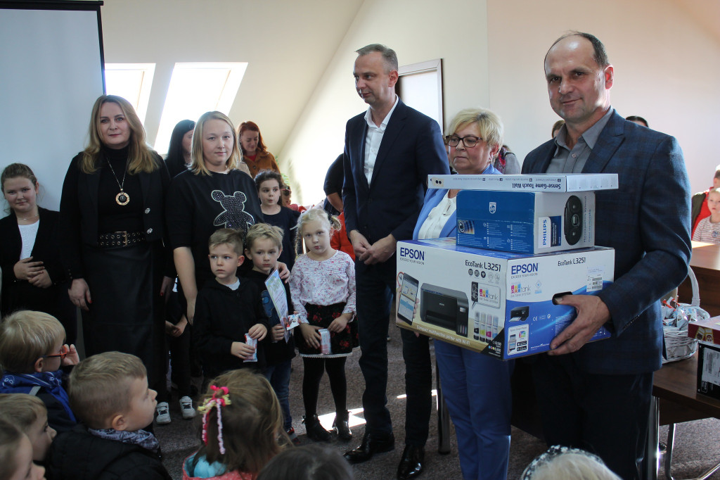 Smyków nagrodził dzieci za proekologiczne prace plastyczne [zdjęcia]