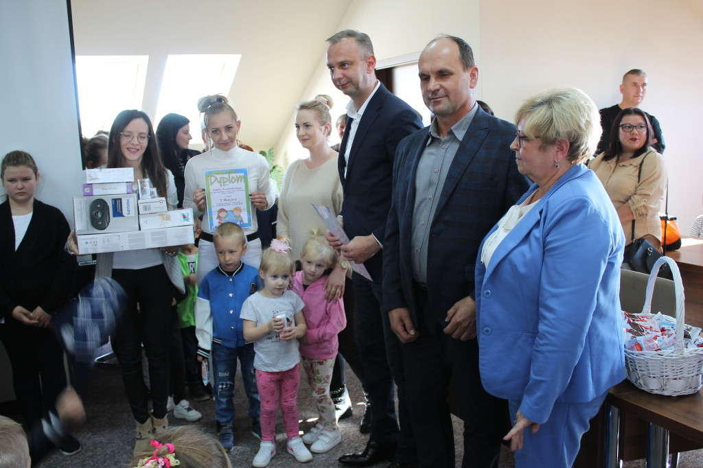 Smyków nagrodził dzieci za proekologiczne prace plastyczne [zdjęcia]