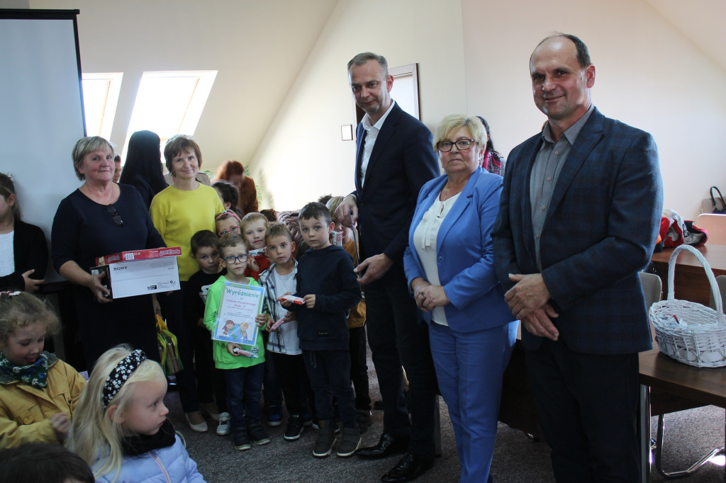 Smyków nagrodził dzieci za proekologiczne prace plastyczne [zdjęcia]