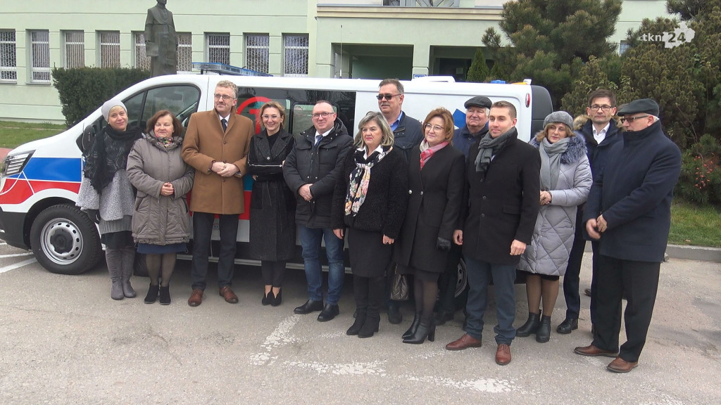 Nowa karetka dla Szpitala w Końskich. To dar od powiatu koneckiego [wideo, zdjęcia]