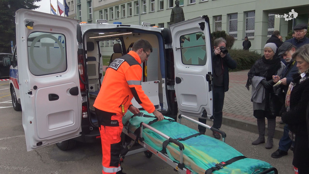 Nowa karetka dla Szpitala w Końskich. To dar od powiatu koneckiego [wideo, zdjęcia]