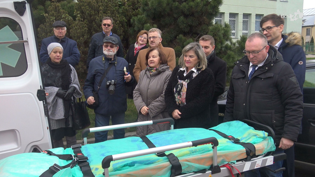 Nowa karetka dla Szpitala w Końskich. To dar od powiatu koneckiego [wideo, zdjęcia]