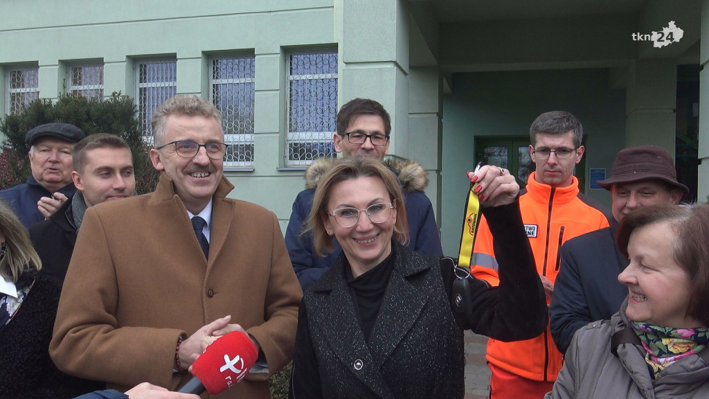 Nowa karetka dla Szpitala w Końskich. To dar od powiatu koneckiego [wideo, zdjęcia]