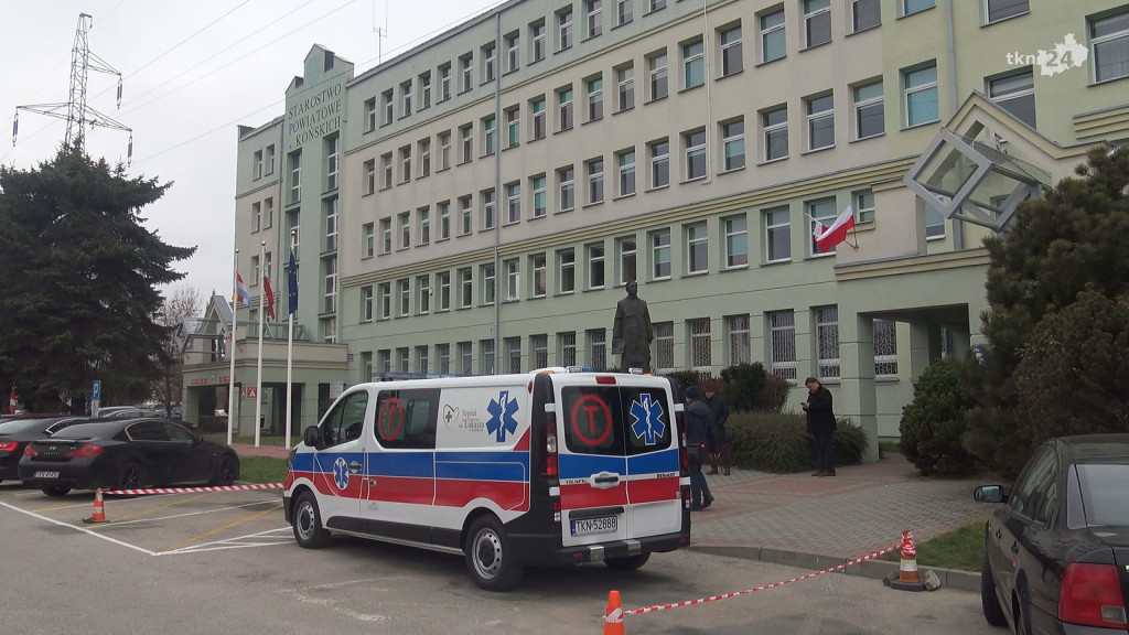 Nowa karetka dla Szpitala w Końskich. To dar od powiatu koneckiego [wideo, zdjęcia]