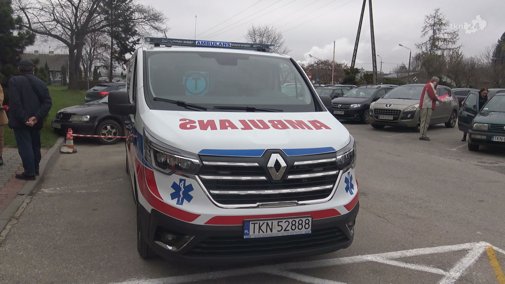 Nowa karetka dla Szpitala w Końskich. To dar od powiatu koneckiego [wideo, zdjęcia]