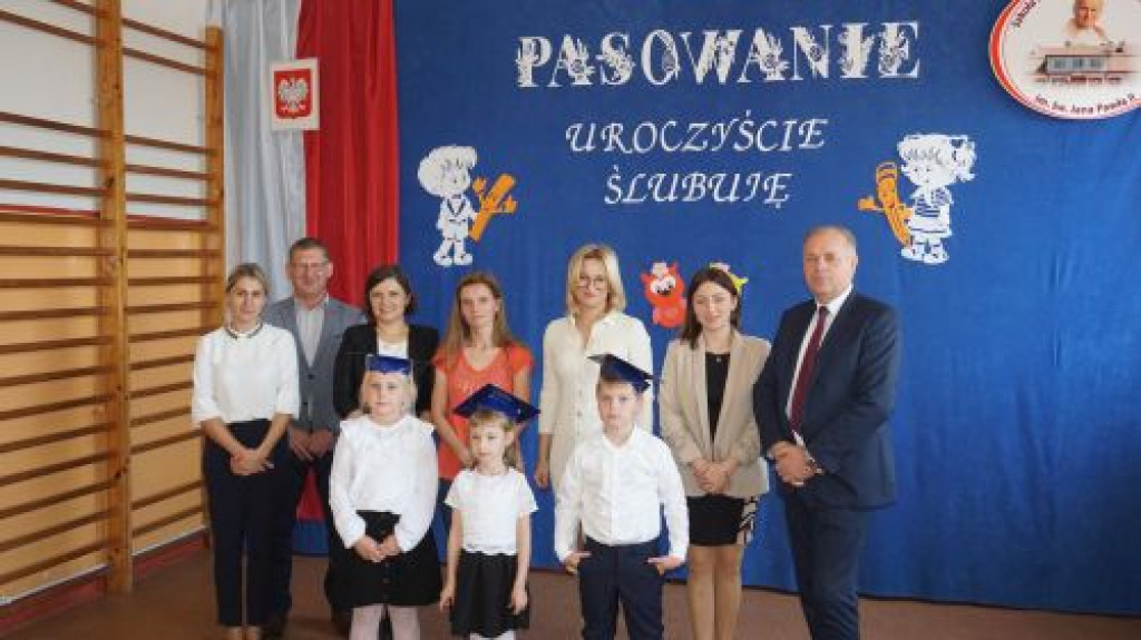 Uczniowie z Radoszyc uroczyście ślubowali [zdjęcia]
