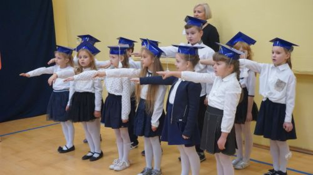 Uczniowie z Radoszyc uroczyście ślubowali [zdjęcia]