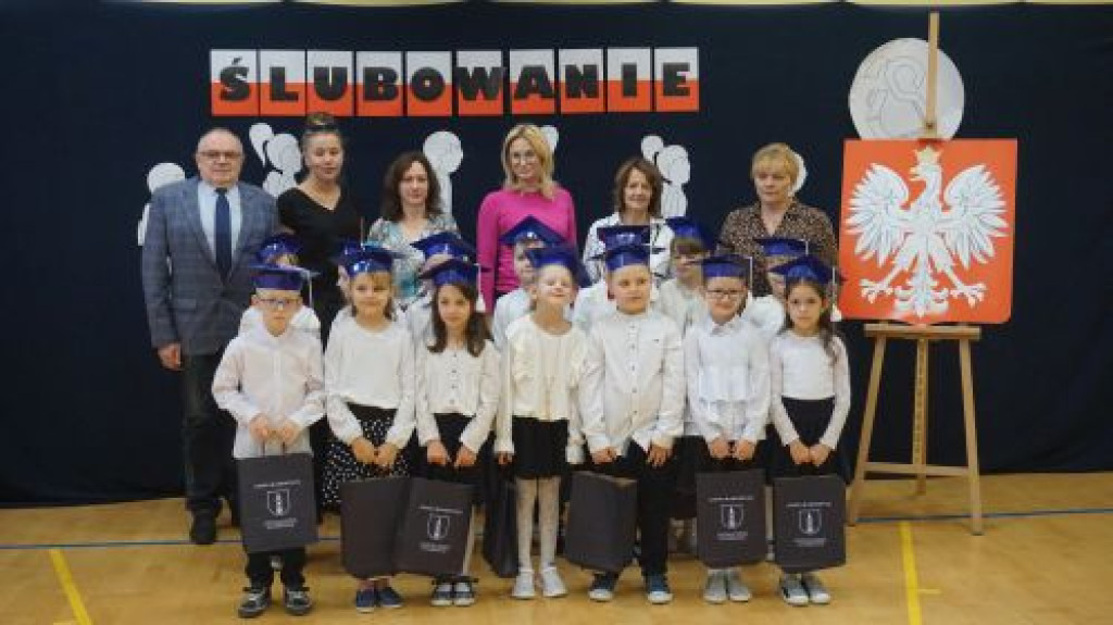 Uczniowie z Radoszyc uroczyście ślubowali [zdjęcia]