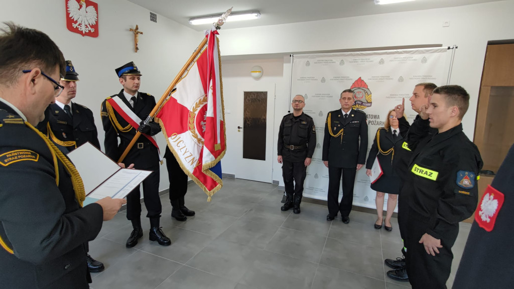 Uroczyste ślubowanie strażaków w Końskich [zdjęcia]