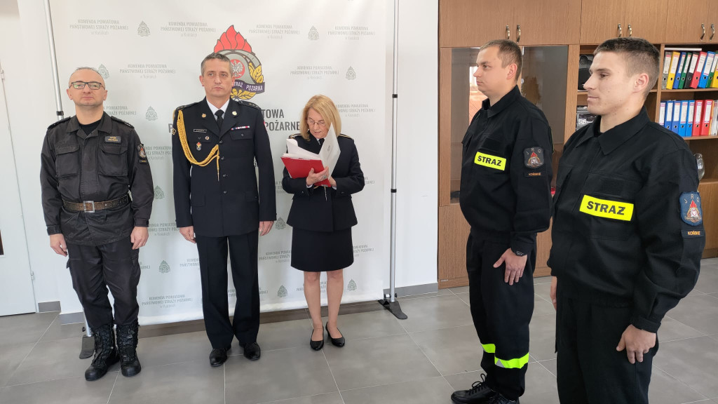 Uroczyste ślubowanie strażaków w Końskich [zdjęcia]