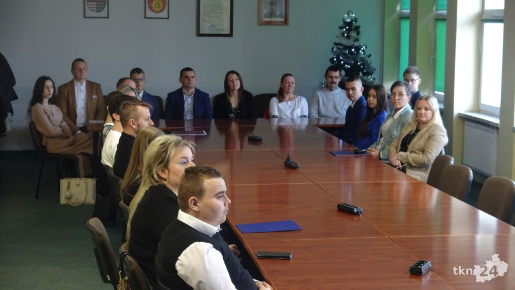 Starosta docenił stypendystów Premiera i Ministra Edukacji! [wideo, zdjęcia]