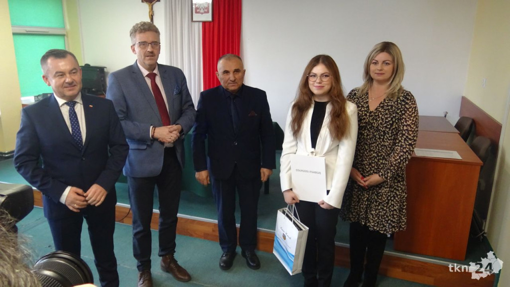 Starosta docenił stypendystów Premiera i Ministra Edukacji! [wideo, zdjęcia]
