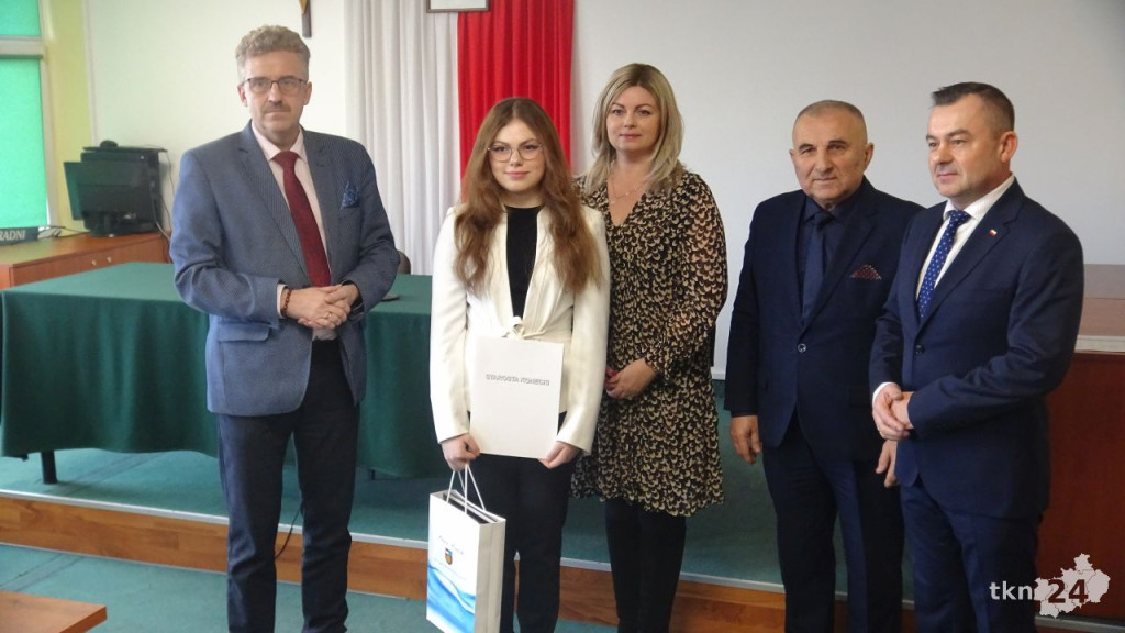 Starosta docenił stypendystów Premiera i Ministra Edukacji! [wideo, zdjęcia]