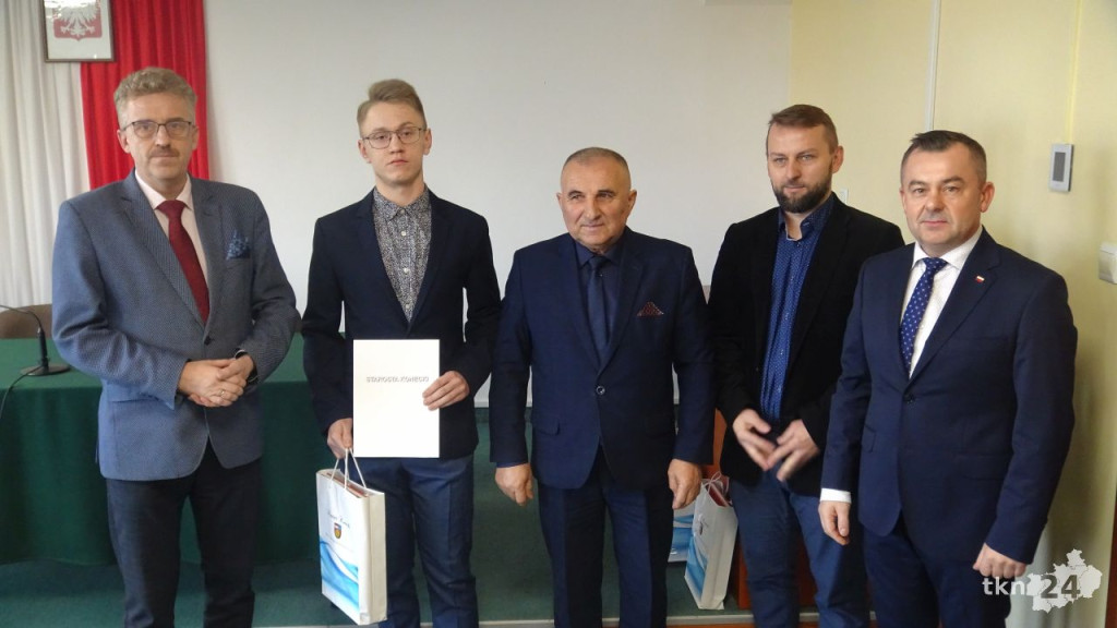 Starosta docenił stypendystów Premiera i Ministra Edukacji! [wideo, zdjęcia]