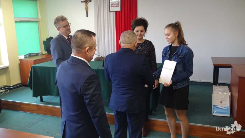 Starosta docenił stypendystów Premiera i Ministra Edukacji! [wideo, zdjęcia]