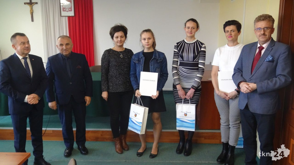 Starosta docenił stypendystów Premiera i Ministra Edukacji! [wideo, zdjęcia]