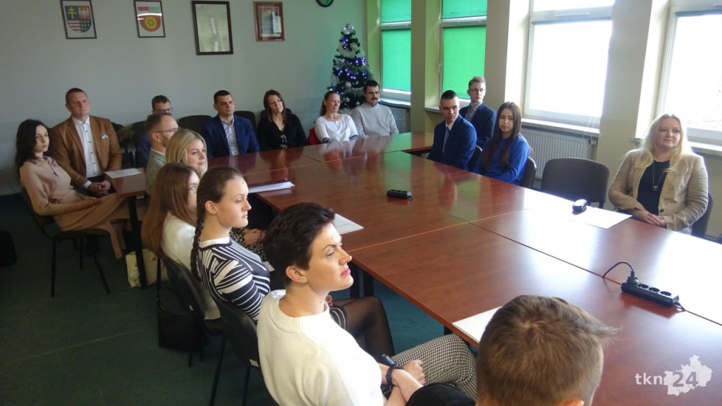 Starosta docenił stypendystów Premiera i Ministra Edukacji! [wideo, zdjęcia]