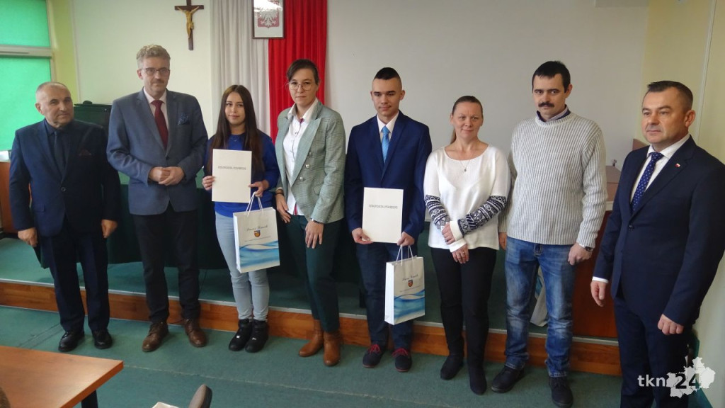 Starosta docenił stypendystów Premiera i Ministra Edukacji! [wideo, zdjęcia]