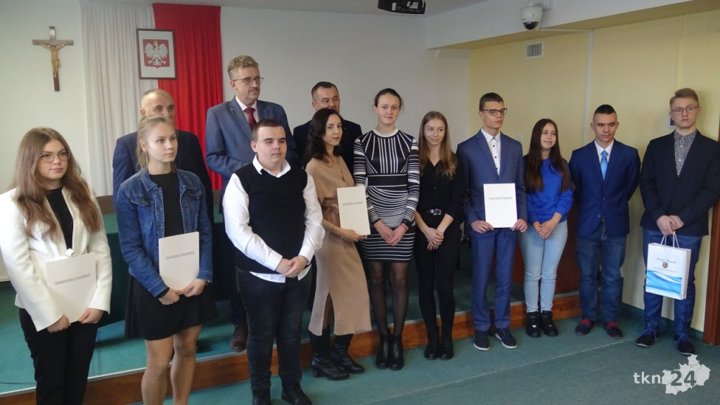 Starosta docenił stypendystów Premiera i Ministra Edukacji! [wideo, zdjęcia]