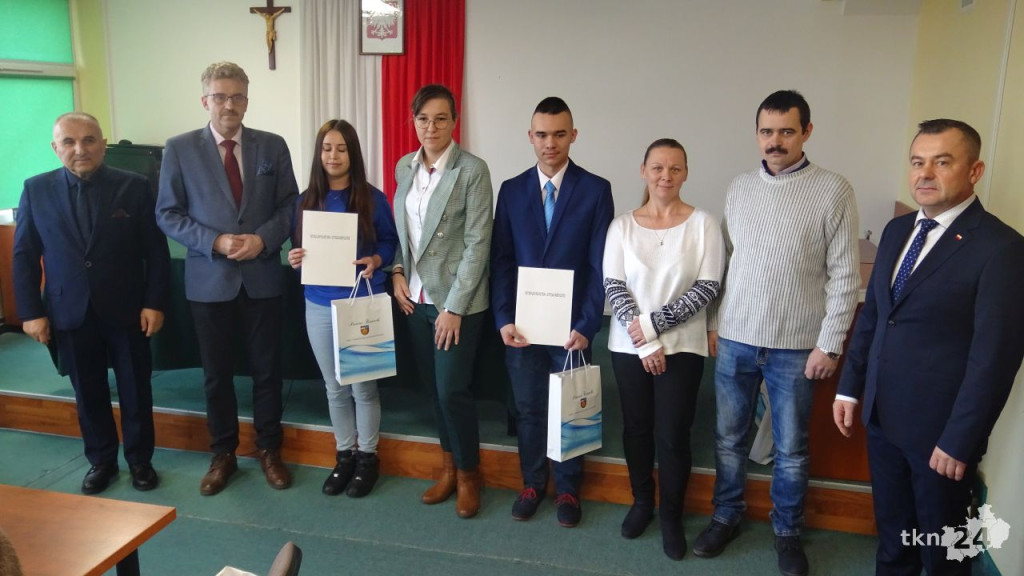Starosta docenił stypendystów Premiera i Ministra Edukacji! [wideo, zdjęcia]