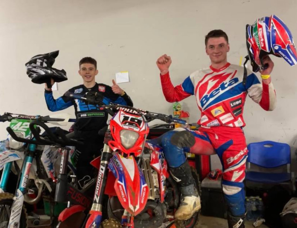 Bracia Broniewscy po debiucie w SuperEnduro! Świetny wynik Damiana [zdjęcia]