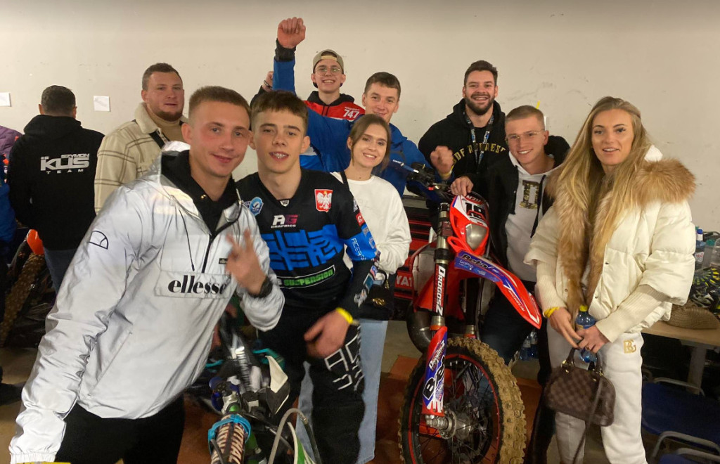 Bracia Broniewscy po debiucie w SuperEnduro! Świetny wynik Damiana [zdjęcia]
