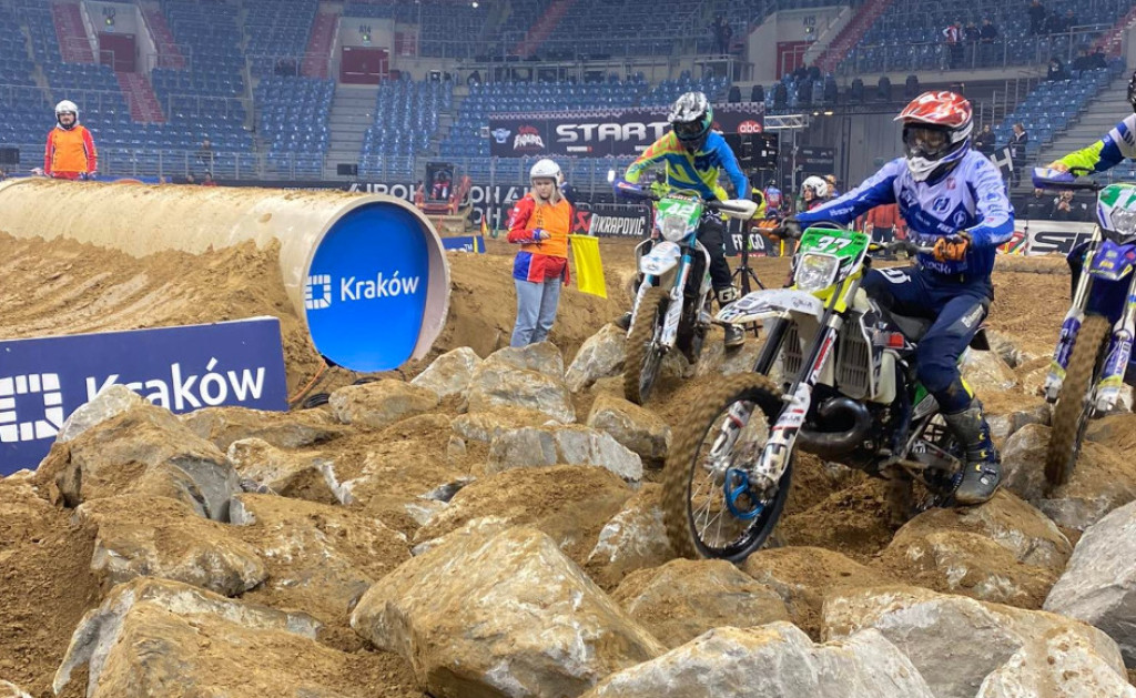 Bracia Broniewscy po debiucie w SuperEnduro! Świetny wynik Damiana [zdjęcia]