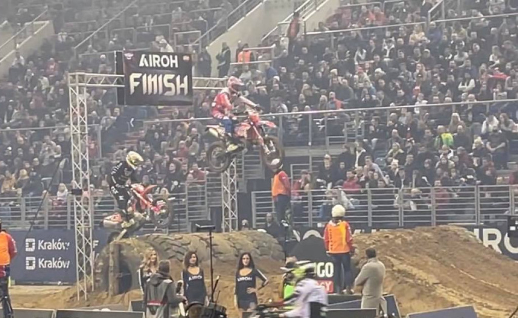 Bracia Broniewscy po debiucie w SuperEnduro! Świetny wynik Damiana [zdjęcia]