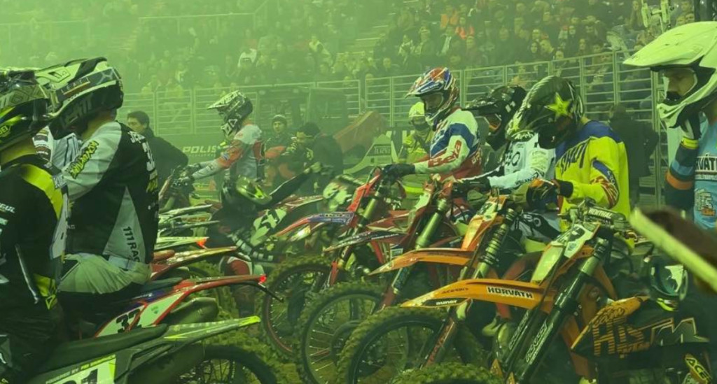 Bracia Broniewscy po debiucie w SuperEnduro! Świetny wynik Damiana [zdjęcia]