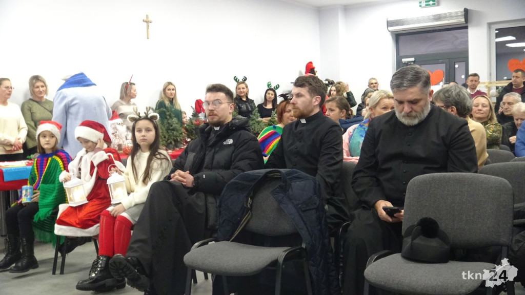 Fałków: Piękny charytatywny wieczór! Czuć było magię świąt [wideo, zdjęcia]
