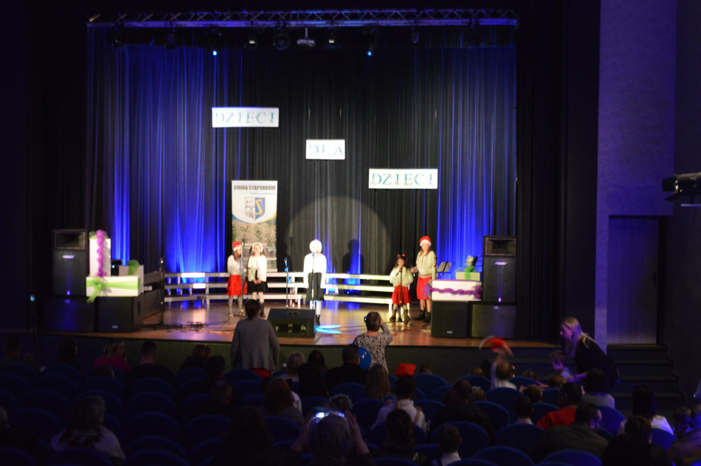 Dzieci dla Dzieci. Charytatywny koncert w Stąporkowie [fotorelacja]