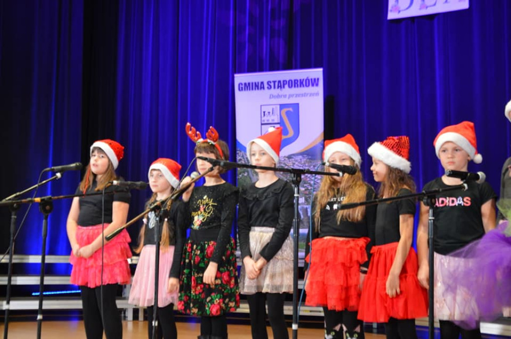 Dzieci dla Dzieci. Charytatywny koncert w Stąporkowie [fotorelacja]
