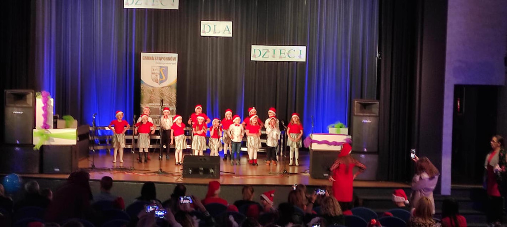 Dzieci dla Dzieci. Charytatywny koncert w Stąporkowie [fotorelacja]