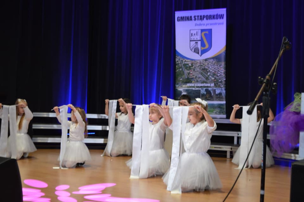 Dzieci dla Dzieci. Charytatywny koncert w Stąporkowie [fotorelacja]