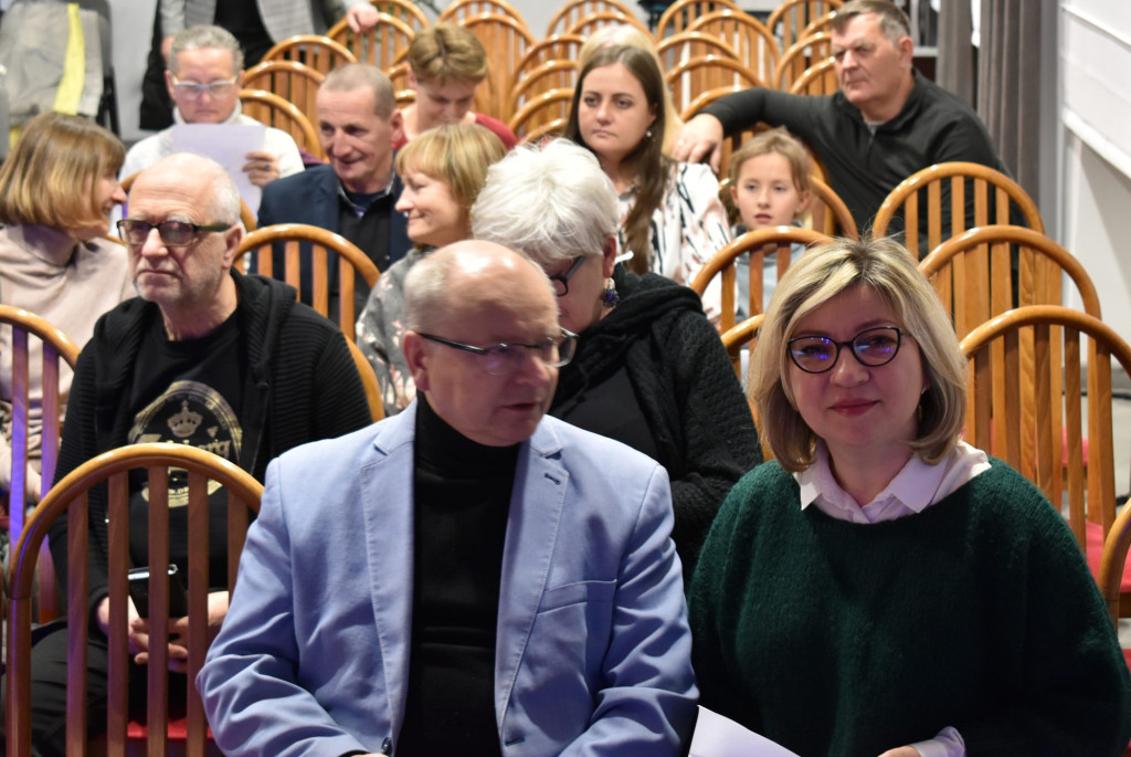 Spotkanie z artystką Elżbietą Musiał w Domu Kultury w Końskich [wideo, zdjęcia]