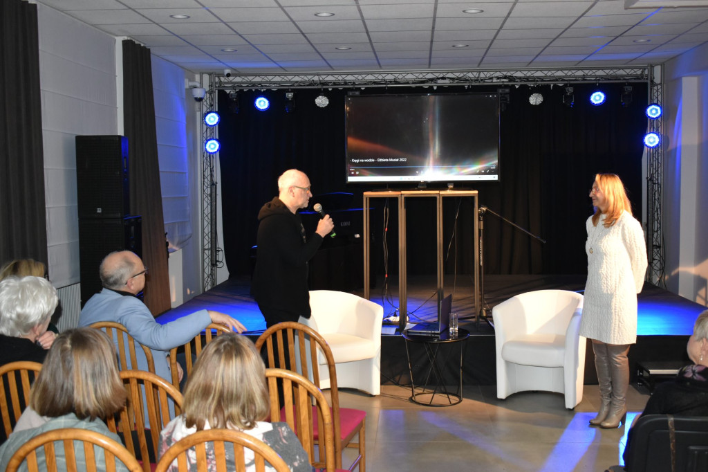 Spotkanie z artystką Elżbietą Musiał w Domu Kultury w Końskich [wideo, zdjęcia]