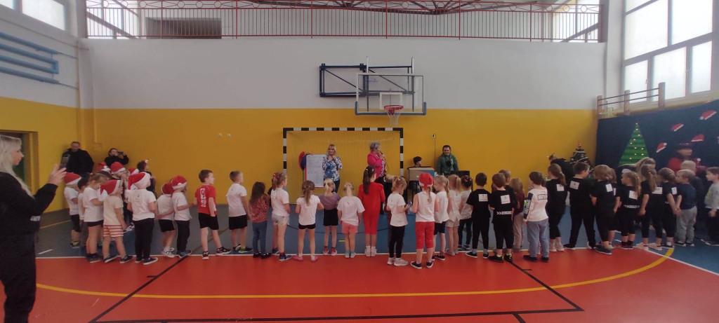 Stąporkowskie przedszkolaki rywalizowały w Mikołajkowym Turnieju Sportowym [zdjęcia]
