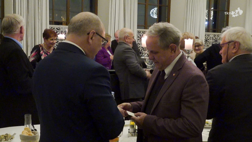 Emeryci, renciści i inwalidzi spotkali się na wigilii [wideo, zdjęcia]