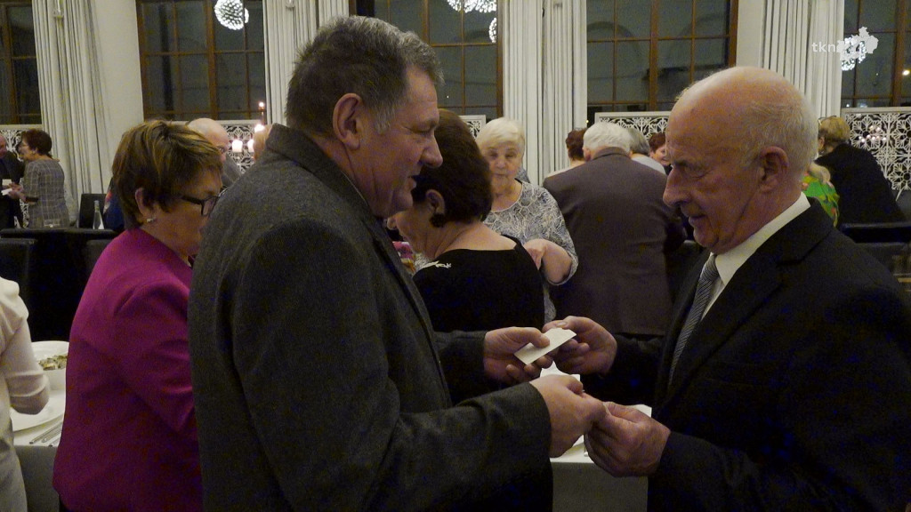 Emeryci, renciści i inwalidzi spotkali się na wigilii [wideo, zdjęcia]