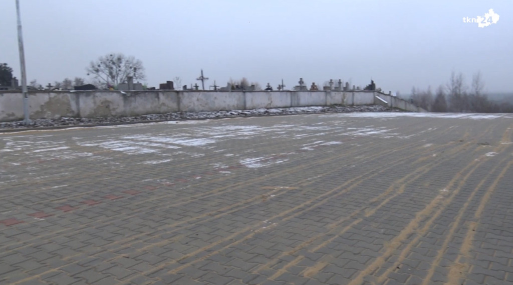 Fałków: Parking przy cmentarzu zakończony [wideo]