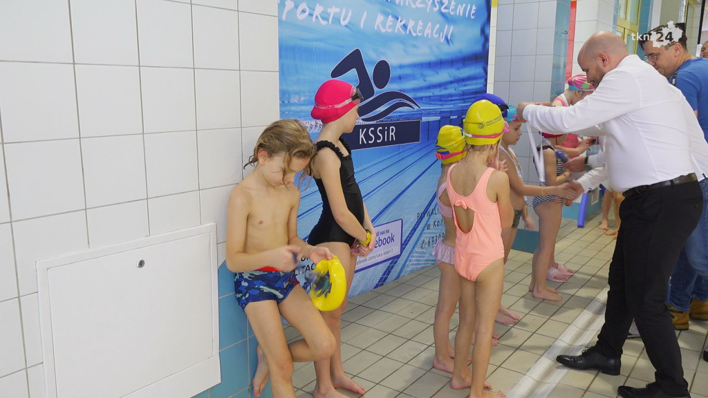Mikołajkowe pływanie w Czarnieckiej Górze [wideo, zdjęcia]