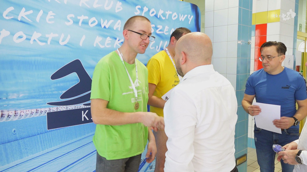 Mikołajkowe pływanie w Czarnieckiej Górze [wideo, zdjęcia]
